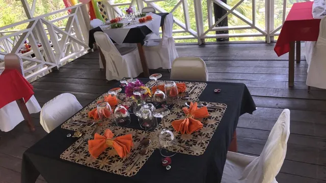 ComLokYah Restaurant, Martini Bar and Hookah Lounge