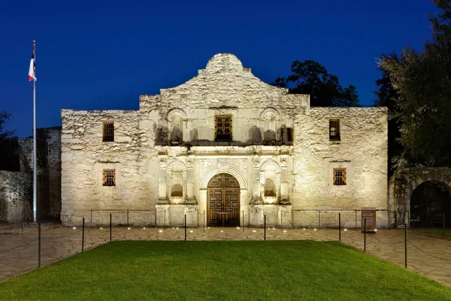 Super 8 by Wyndham San Antonio Pearl District / Downtown