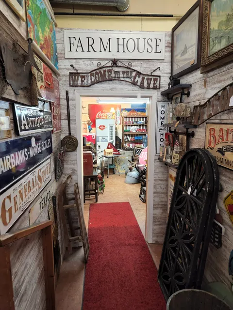 The Barn Shoppes at the Old Sale Barn