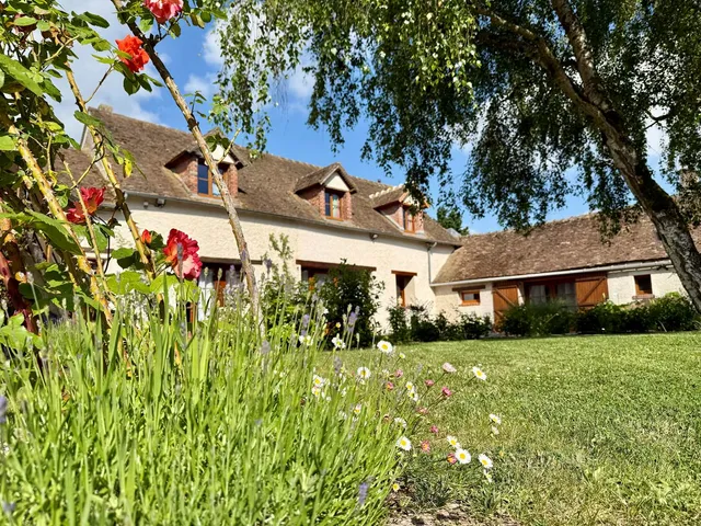 La Ferme des Tourelles , 3 gîtes - 2 chambres (1 à 7 pers. jusqu'à 24 pers. au total), une salle de réception, à la campagne.