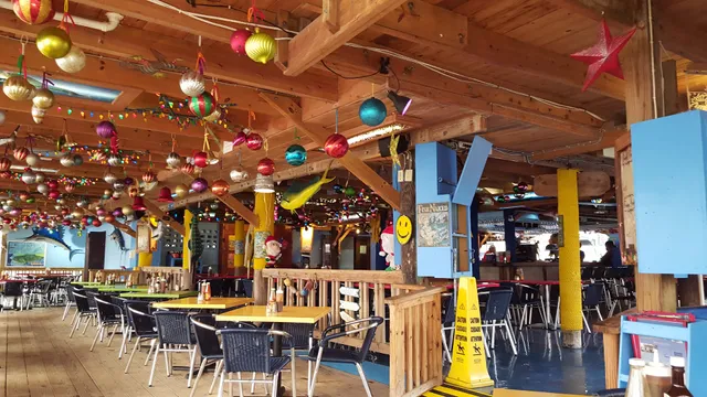 Lee's Roadside Grill & Bar