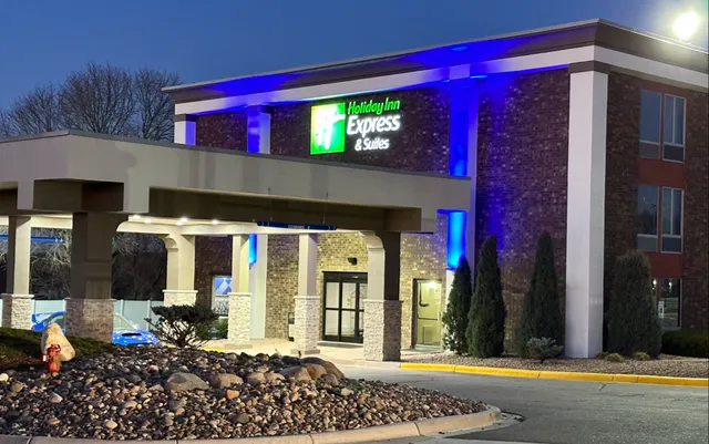 Holiday Inn Express & Suites Eden Prairie - Minneapolis by IHG