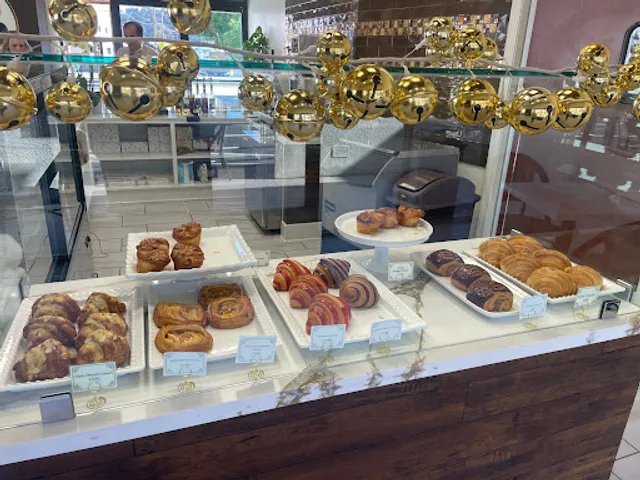 Sweet Demi Lune Bakery & Cafe