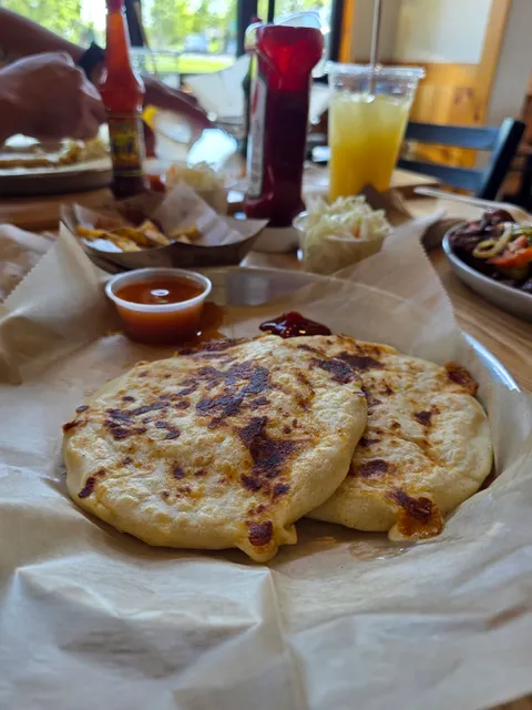 La Casita Pupuseria & Comedor