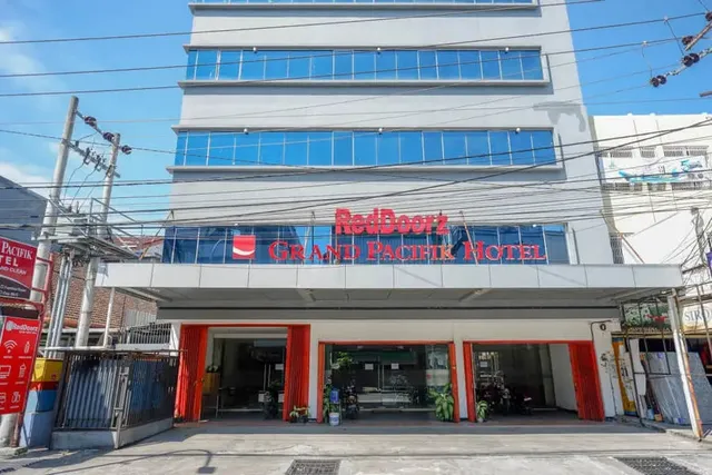 RedDoorz Plus @ Grand Pacifik Hotel Makassar