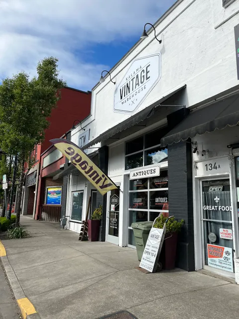 Kalama Vintage Warehouse