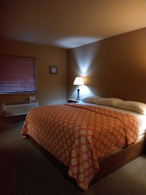 Wagon Wheel Hotel and RV Park