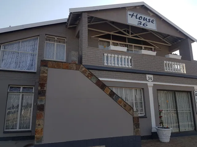 Stay At Home Airport Lodge