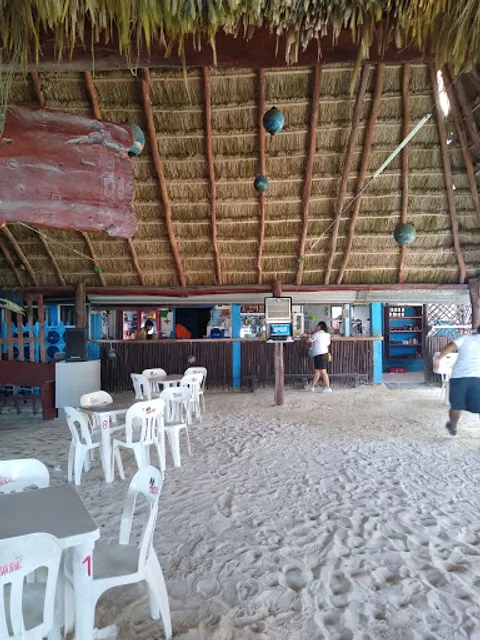 La Petita En La Playita