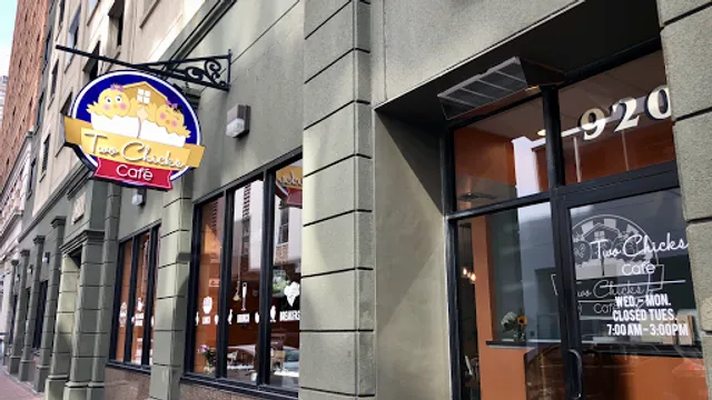 Two Chicks Café - CBD
