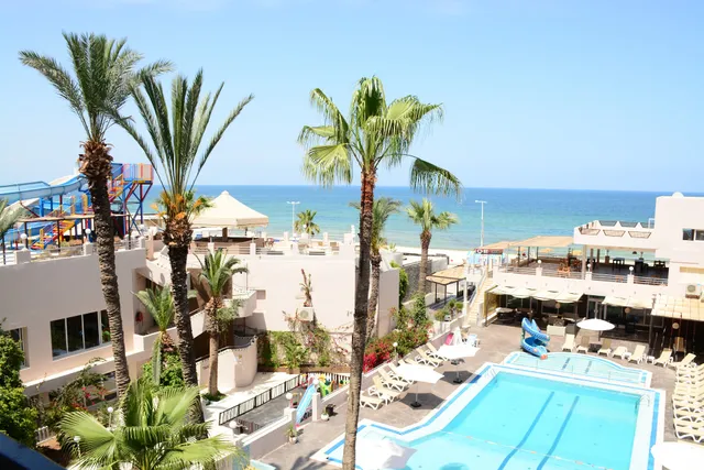 Hotel Karawan Beach & Resort