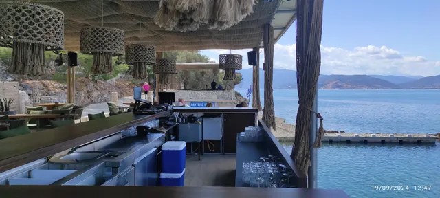 Omilos Bar Restaurant