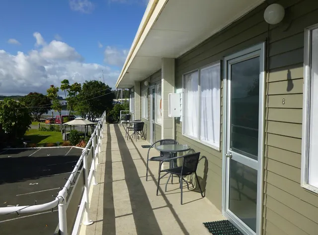 Marina Court Motel and Apartments