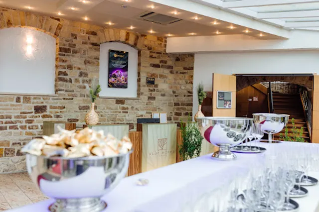 Monopol - Restaurant & Lounge