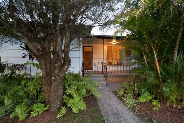 Ron's - BEACH HOUSES OF BYRON