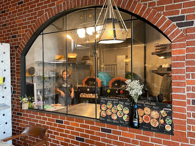 Bratbox Bistro & Bar Ekkamai - Pizza - Burger - Sausages (สาขาเอกมัย 21)