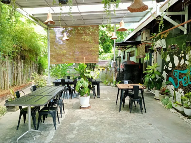 Felicità Pizzeria, Patisserie & Tea