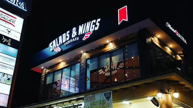 Salads & Wings Terraza (Costa Azul)