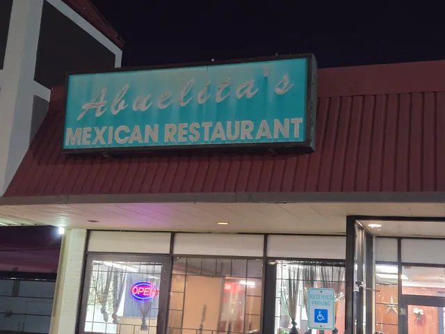 Del Plaza Shopping Center