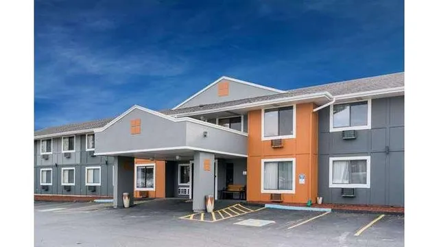 Super 8 by Wyndham Rochester Mayo Clinic Area