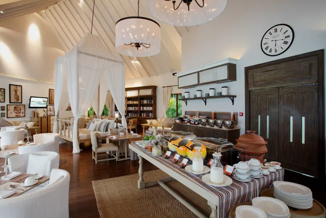 The Club , Centara Grand Island Resort & Spa Maldives