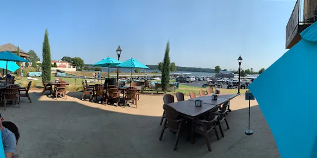 Eddy's Lakeside Bar