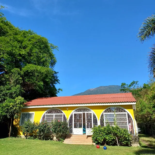 Quinta Sandoval, Lago de Coatepeque