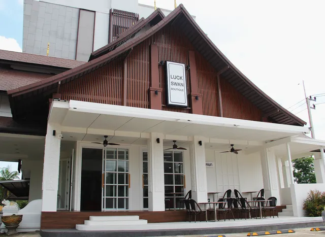 โรงแรมลักษวรรณ บูติก (Luckswan Boutique Hotel)