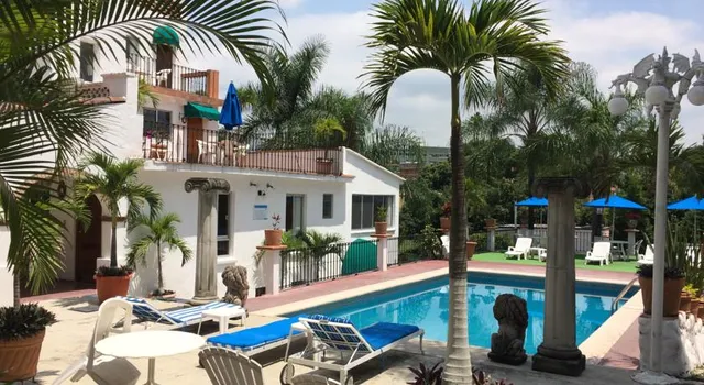 Hotel Bajo El Volcán