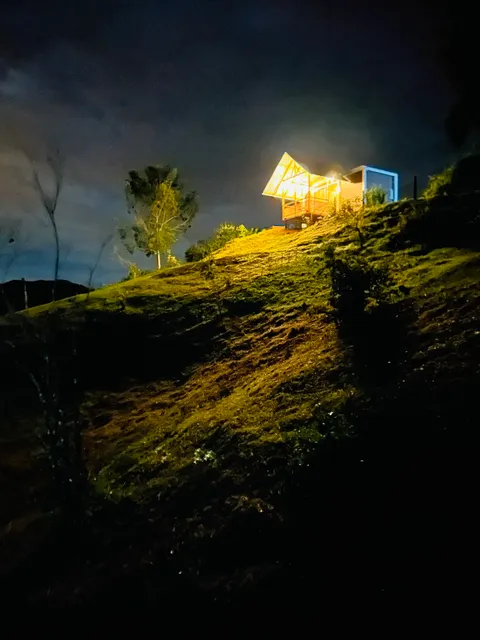 MARIOS LODGE & RESTAURANT