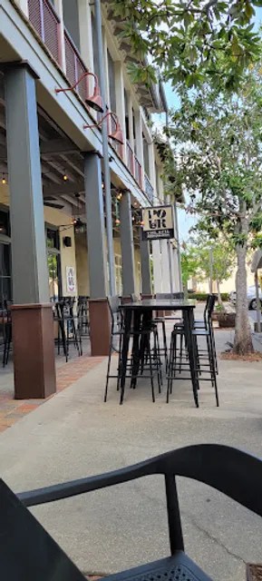 POUR Restaurant & Bar