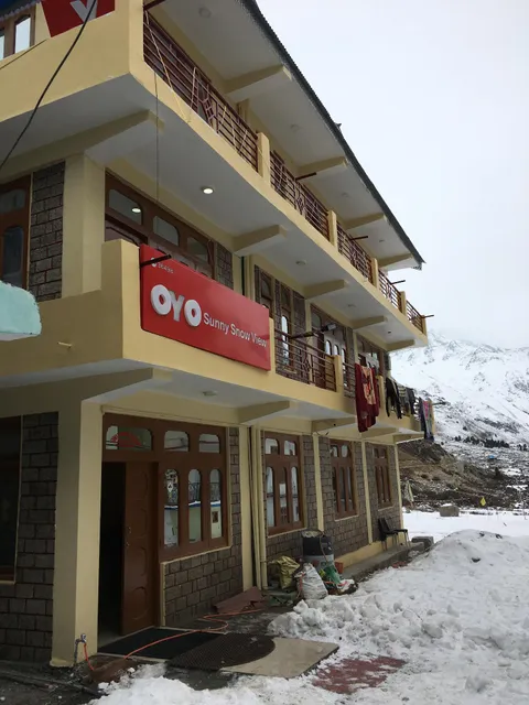 OYO 36498 Sunny Snow View