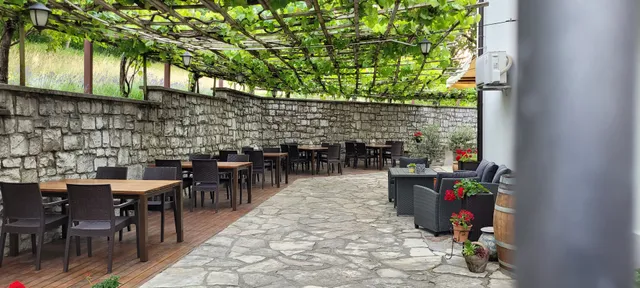 Gostilna pri Hribu Povir, Milan Perhavec s.p.