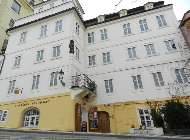 Golden Apple Apartments