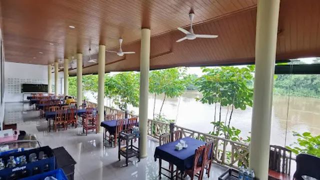 Ban Rim Nam Restaurant