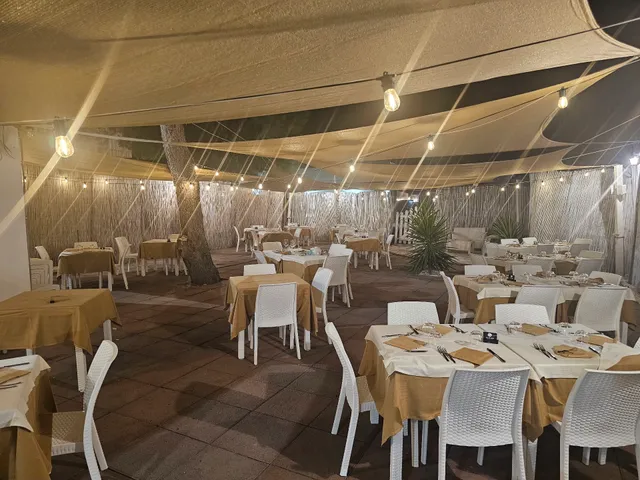 White Lion Lounge Bar & Restaurant Porto Pino