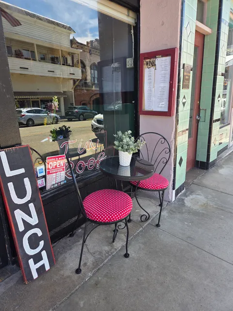 Main St Tin Roof Bistro