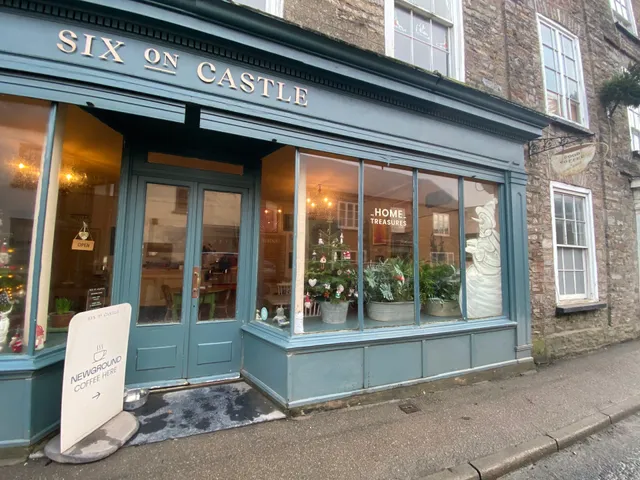 Six on Castle Artisan Coffee Shop & Boutique Stays