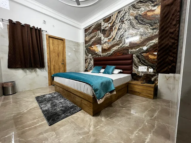 Hotel Thakur Ji Dham