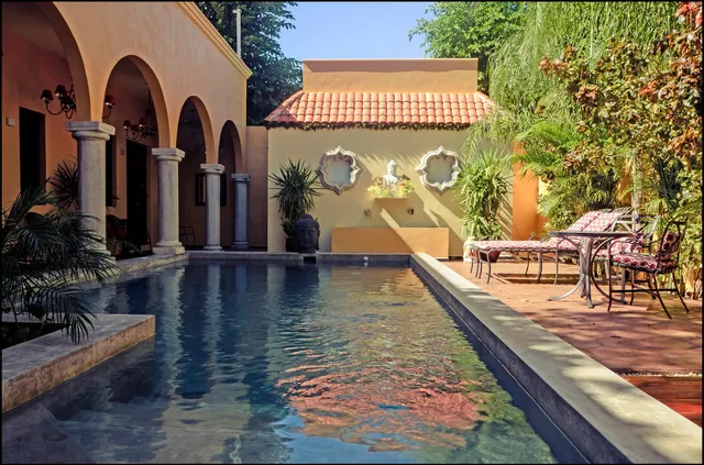 Ochenta y Dos [an urban bed & breakfast & spa]