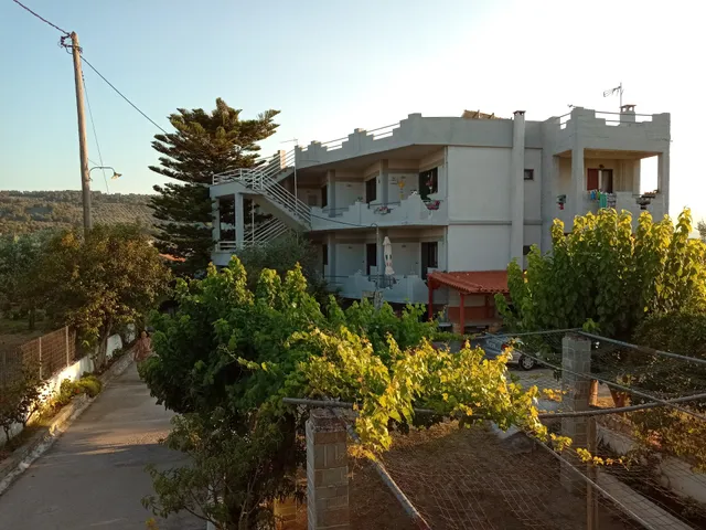 Eleni’s Apartments Theologos