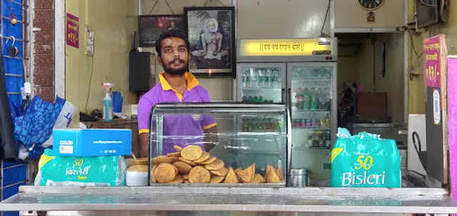 Shegaon Kachori Centre (T.R.Sharma)