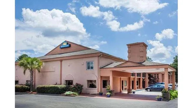 Days Inn by Wyndham Columbia
