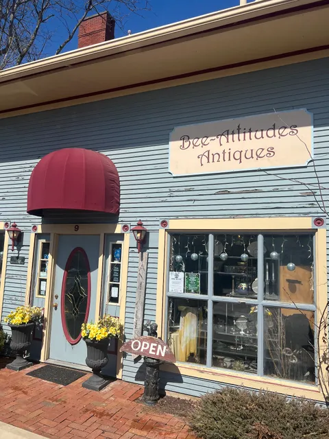 Bee-Attitudes Antiques