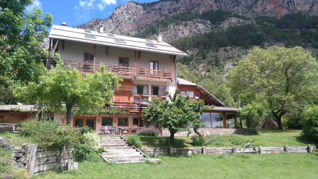 Hôtel** Les 5 Saisons