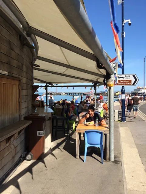 Gee Whites Seafood Restaurant