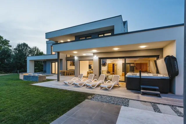 Hirundo - villa with saunas and hot tub