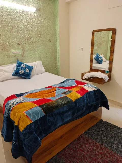 Shree om sai lodging