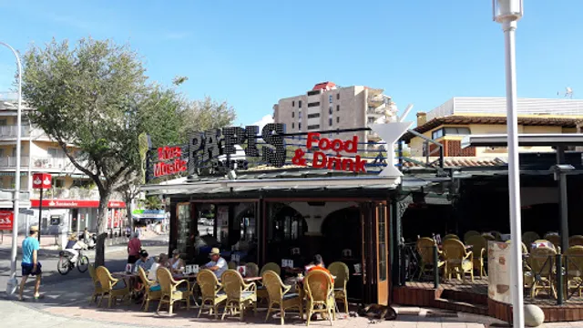 Papis Live Music & Restaurant