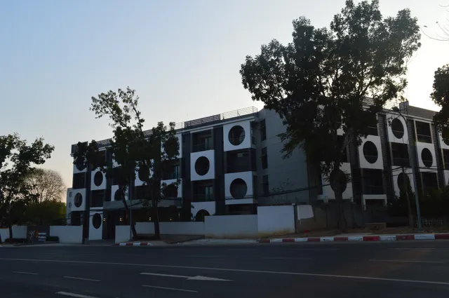 Airport Avenue Hotel